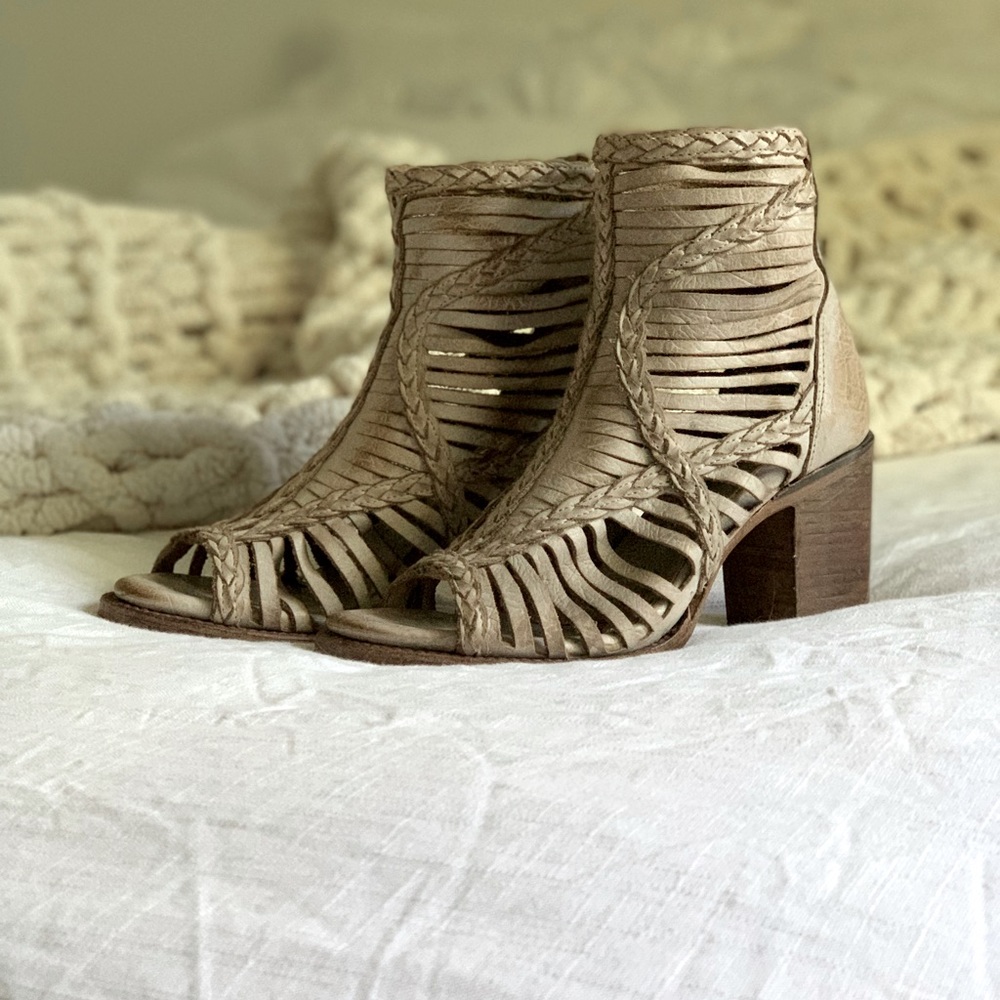 Freebird Bela Sandal